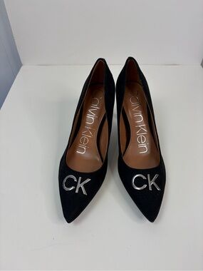 Calvin Klein Logo Greta 2 Black Pump High Heels Shoes Women's Size 6 Faux Suede